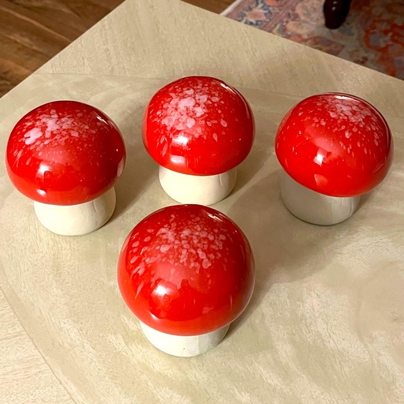 🍄Cute Groovy Red Crème Ceramic Stoneware Glazed Home Decor Fine Art Mushrooms🍄 - Picture 3 of 7